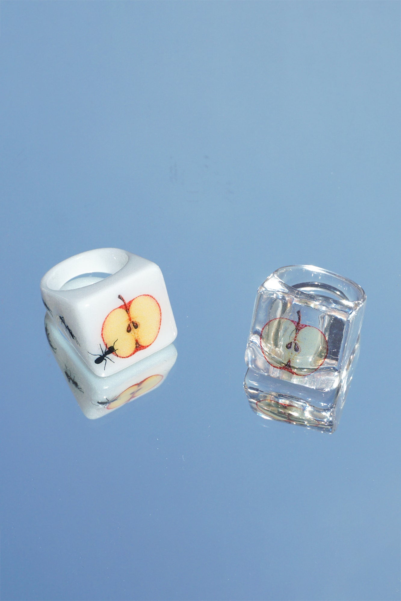 APPLE HUNT RING (White/Transparent)