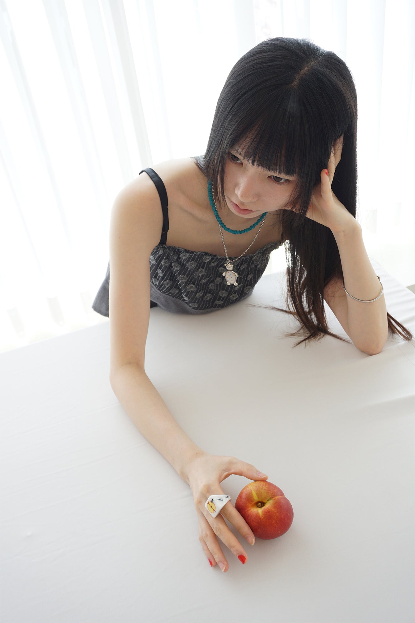 APPLE HUNT RING (White/Transparent)